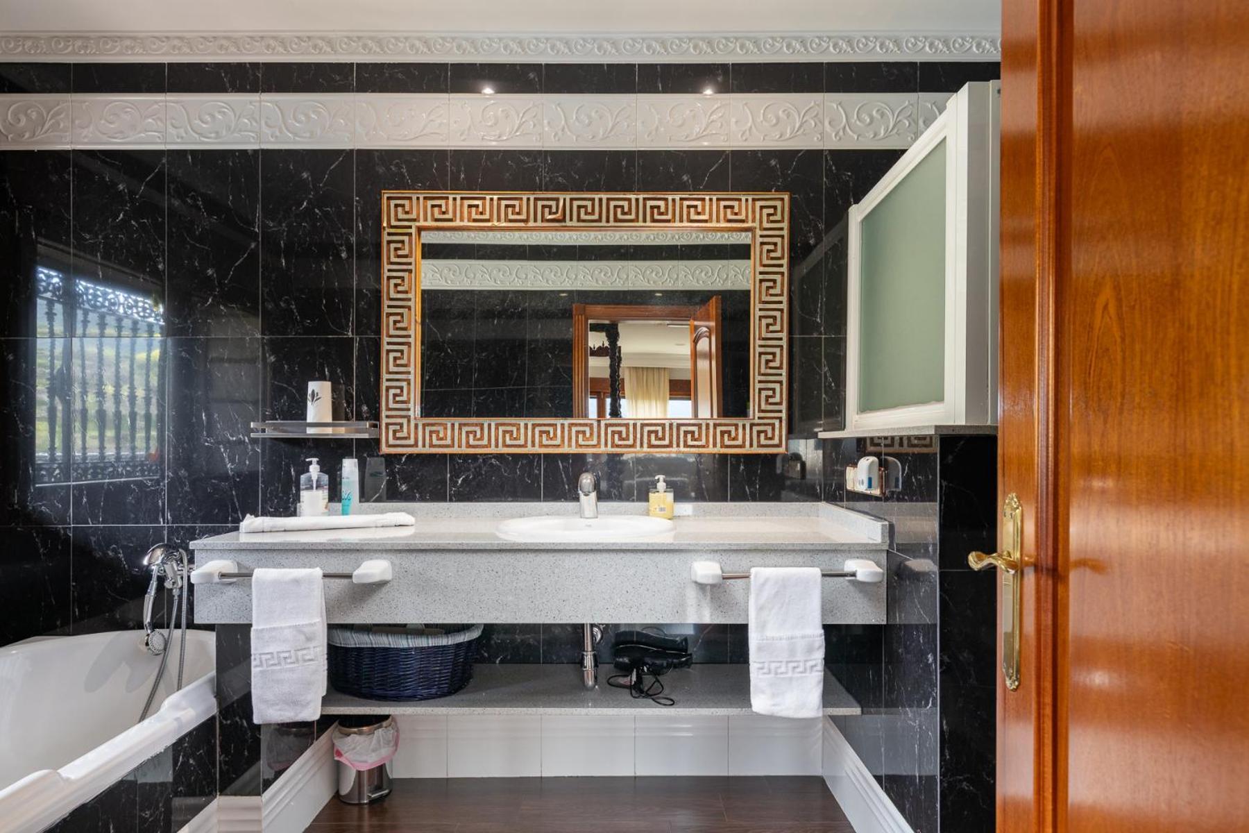 Mansion Con Jacuzzi A 40 Grados, Gran Piscina Y Padel Βίλα El Tiemblo Εξωτερικό φωτογραφία