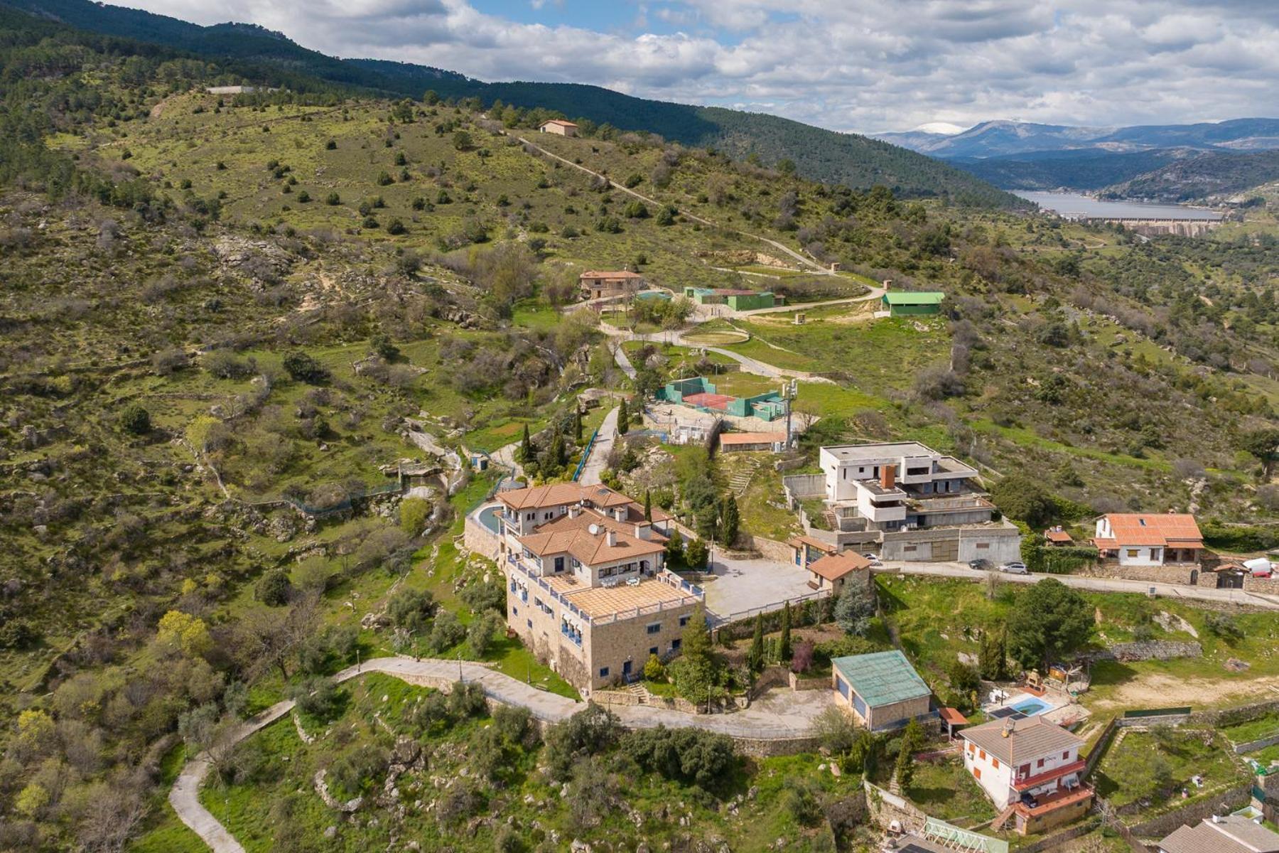 Mansion Con Jacuzzi A 40 Grados, Gran Piscina Y Padel Βίλα El Tiemblo Εξωτερικό φωτογραφία